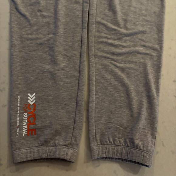 Vuori light weight women's jogger - Picture 6 of 6